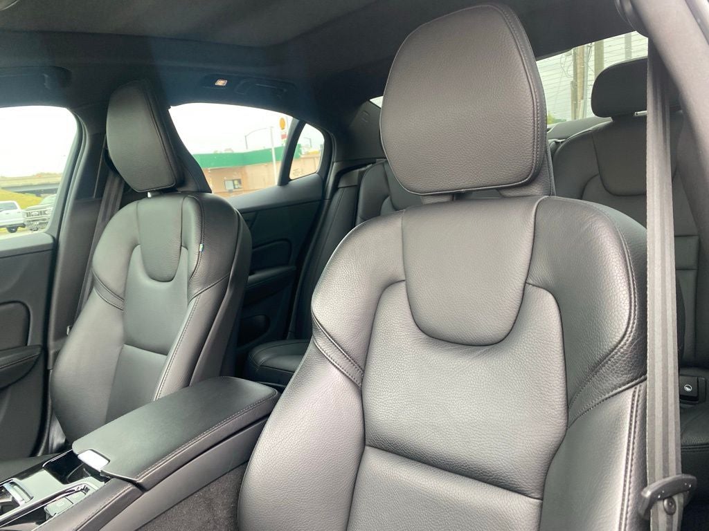 2023 Volvo S60 Recharge Plug-In Hybrid T8 Plus Black Edition