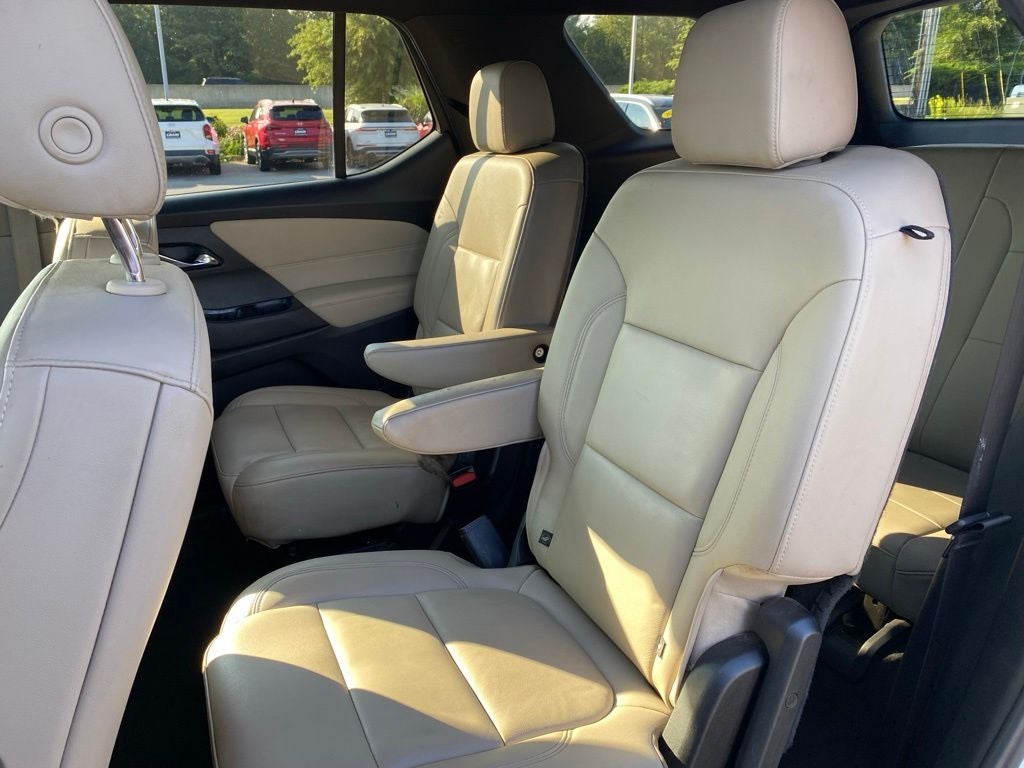 2023 Chevrolet Traverse LT Leather