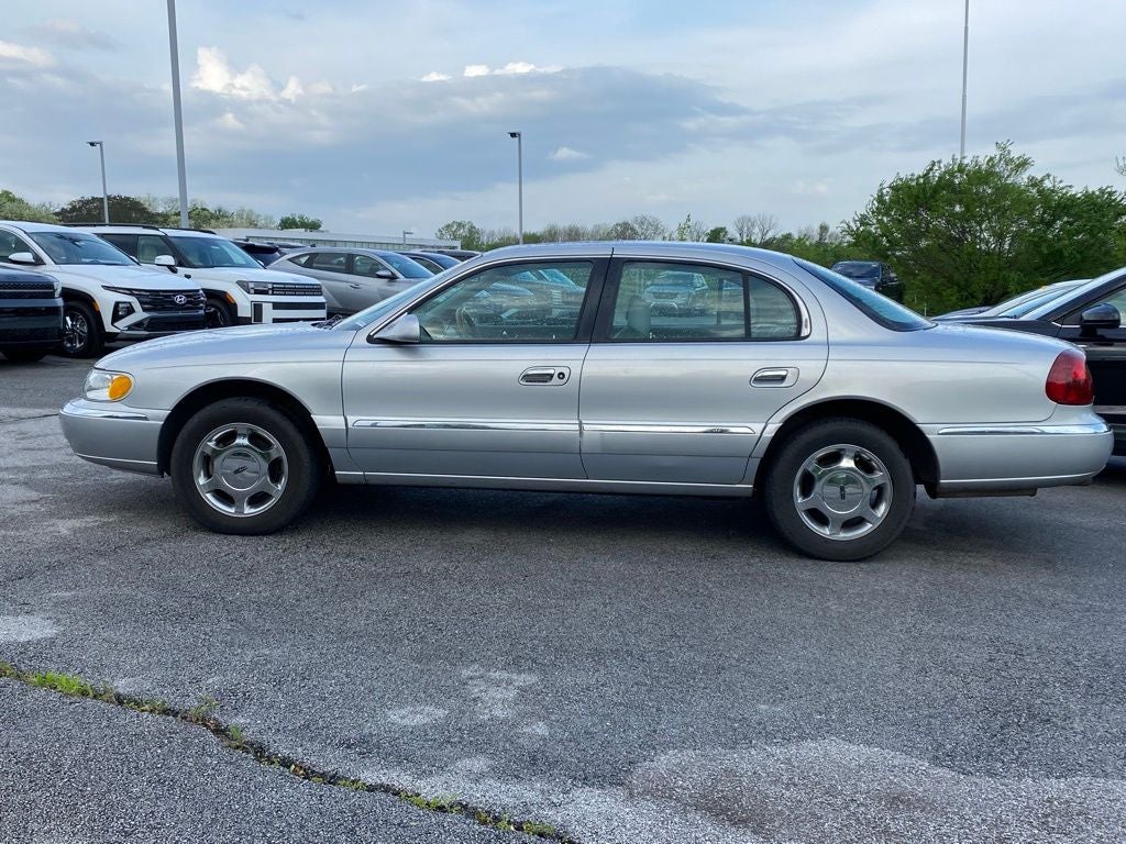 2002 Lincoln Continental Base