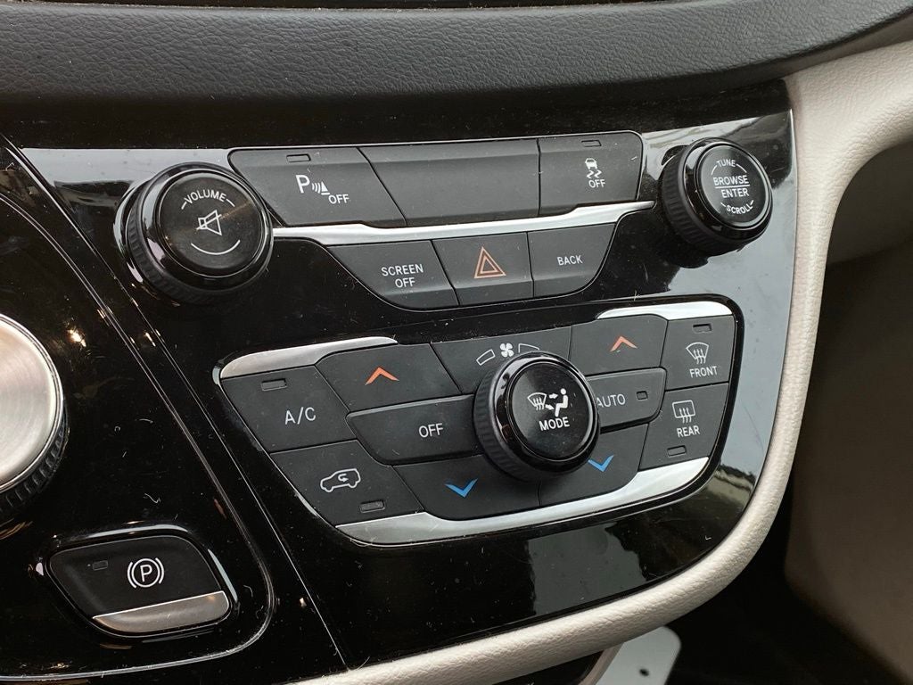 2017 Chrysler Pacifica Touring L Plus