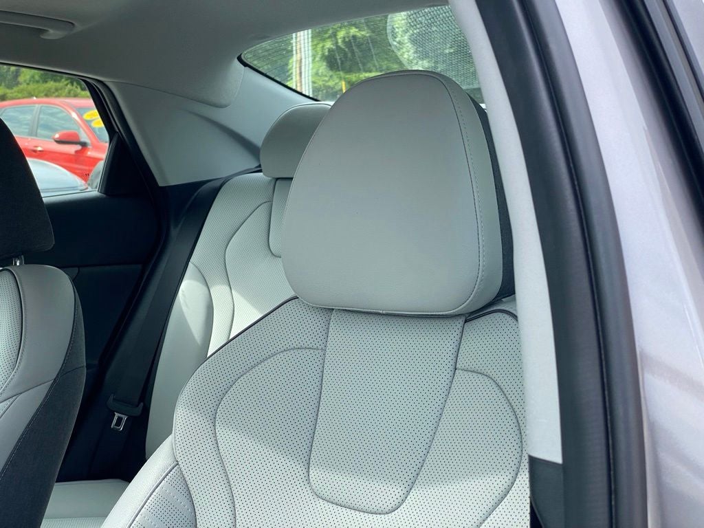 2022 Hyundai Elantra Limited