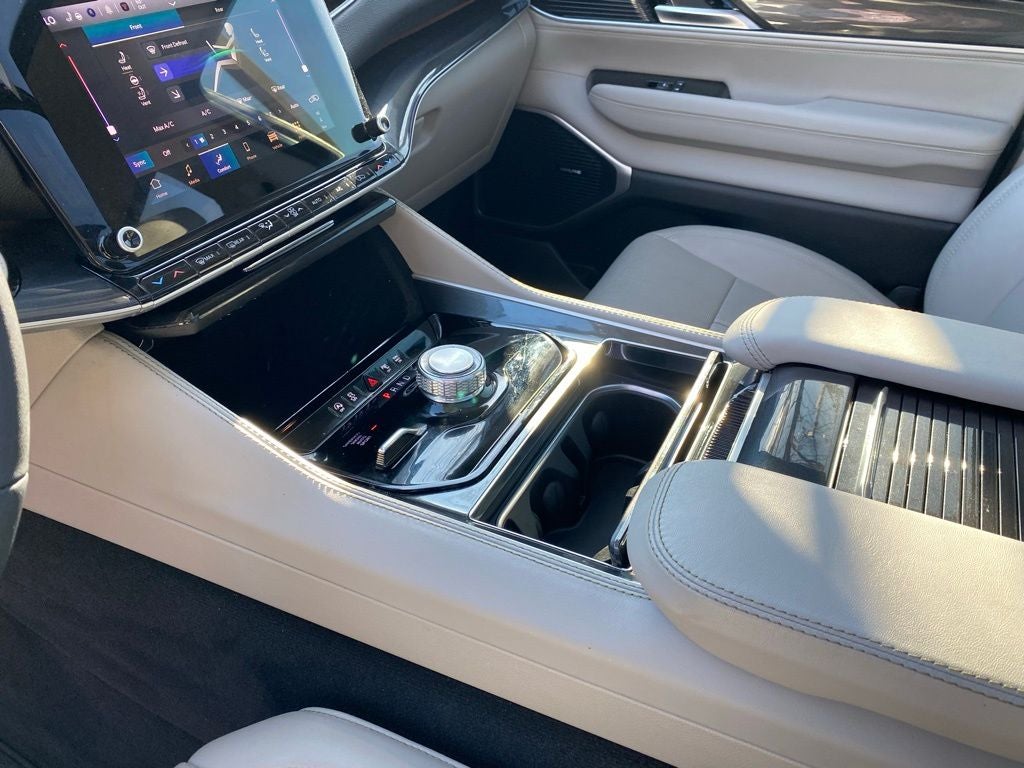 2024 Jeep Wagoneer Base