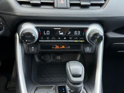 2024 Toyota RAV4 XLE - CLEAN CARFAX / ONE OWNER