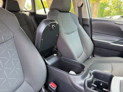 2024 Toyota RAV4 XLE - CLEAN CARFAX / ONE OWNER