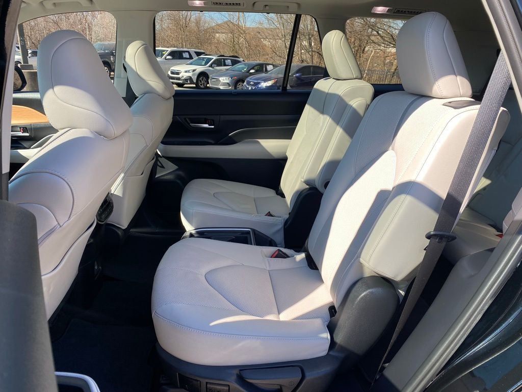 2025 Toyota Grand Highlander Platinum