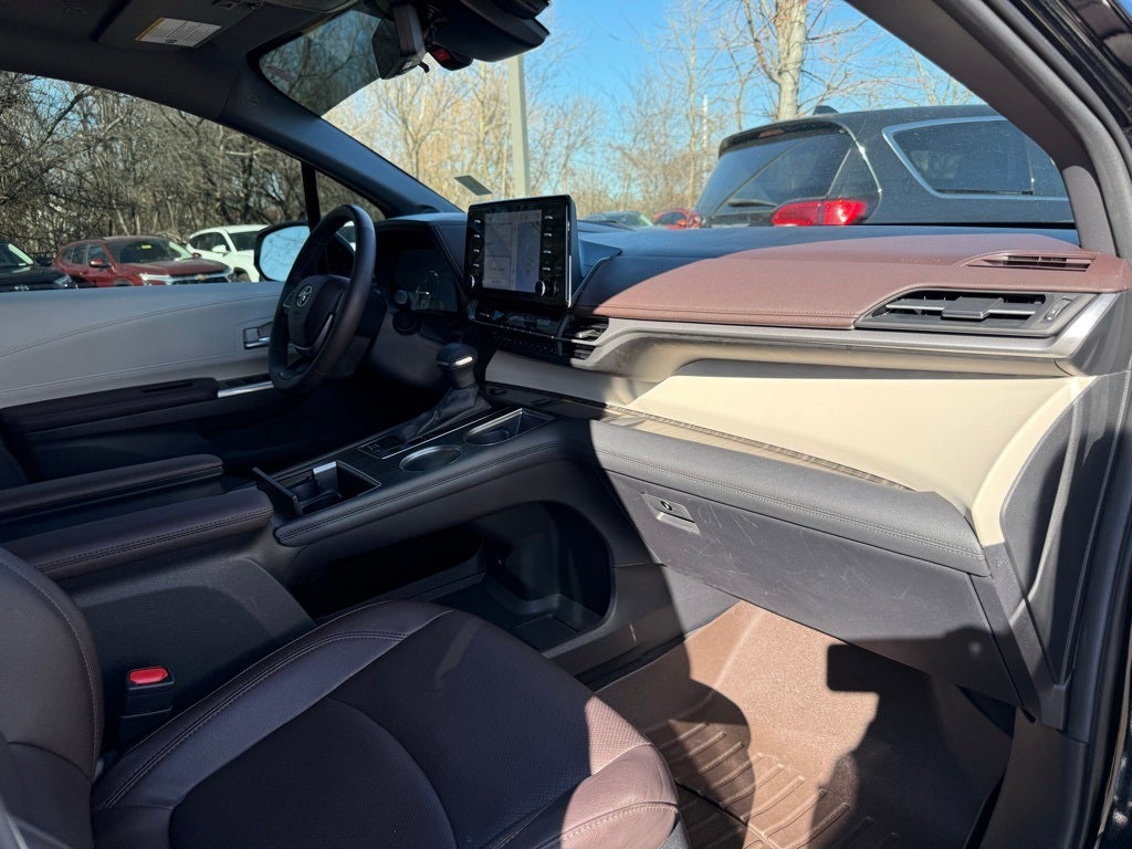 2024 Toyota Sienna Platinum 7 Passenger