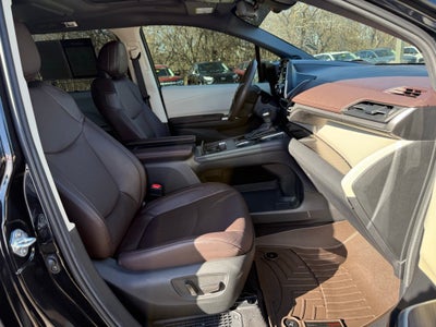 2024 Toyota Sienna Platinum 7 Passenger