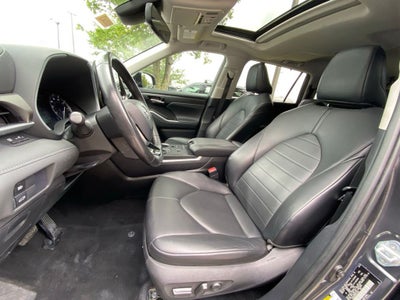 2021 Toyota Highlander XLE CLEAN CARFAX