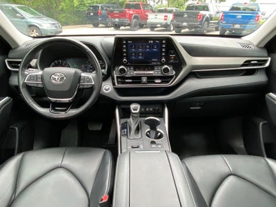 2021 Toyota Highlander XLE CLEAN CARFAX