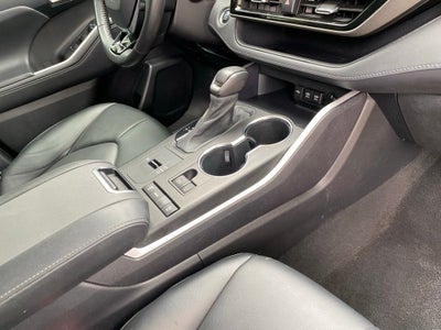 2021 Toyota Highlander XLE CLEAN CARFAX
