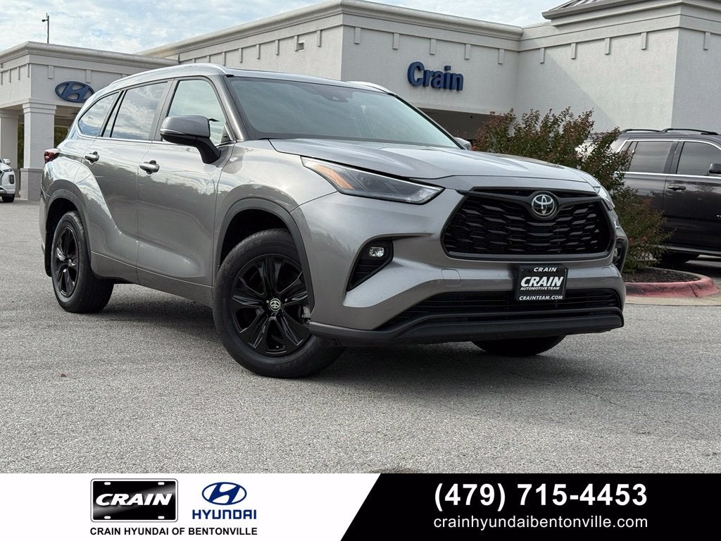 2025 Toyota Highlander XLE - AWD / SUNROOF / CLEAN CARFAX