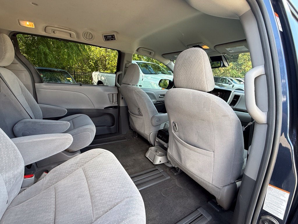 2018 Toyota Sienna LE 8 Passenger