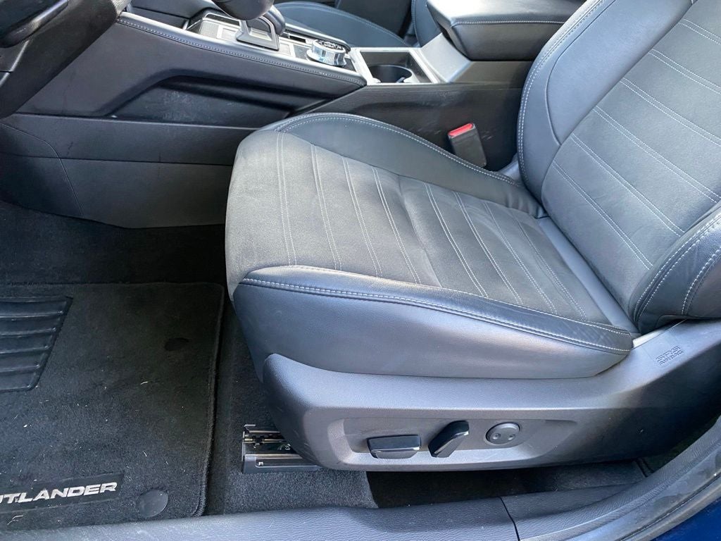2022 Mitsubishi Outlander SE