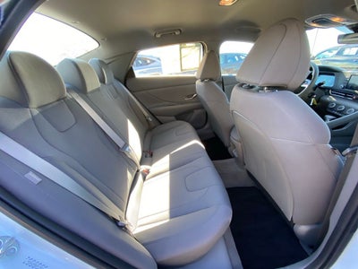2024 Hyundai Elantra SE