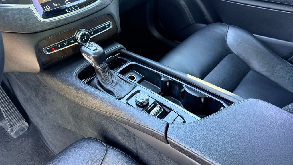 2018 Volvo XC90 T6 Momentum