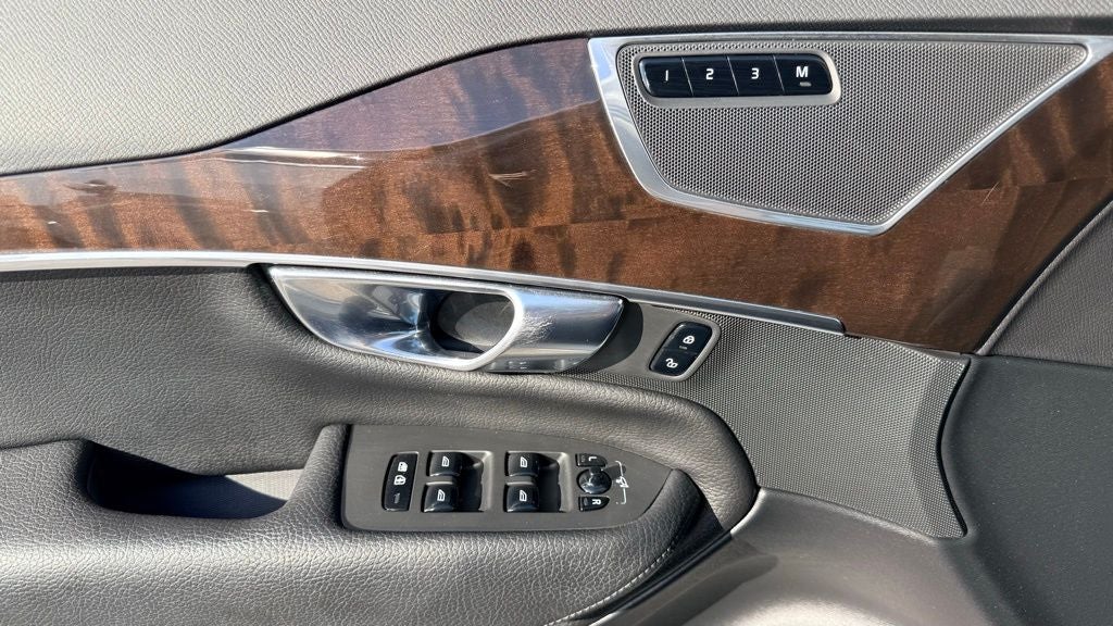 2018 Volvo XC90 T6 Momentum