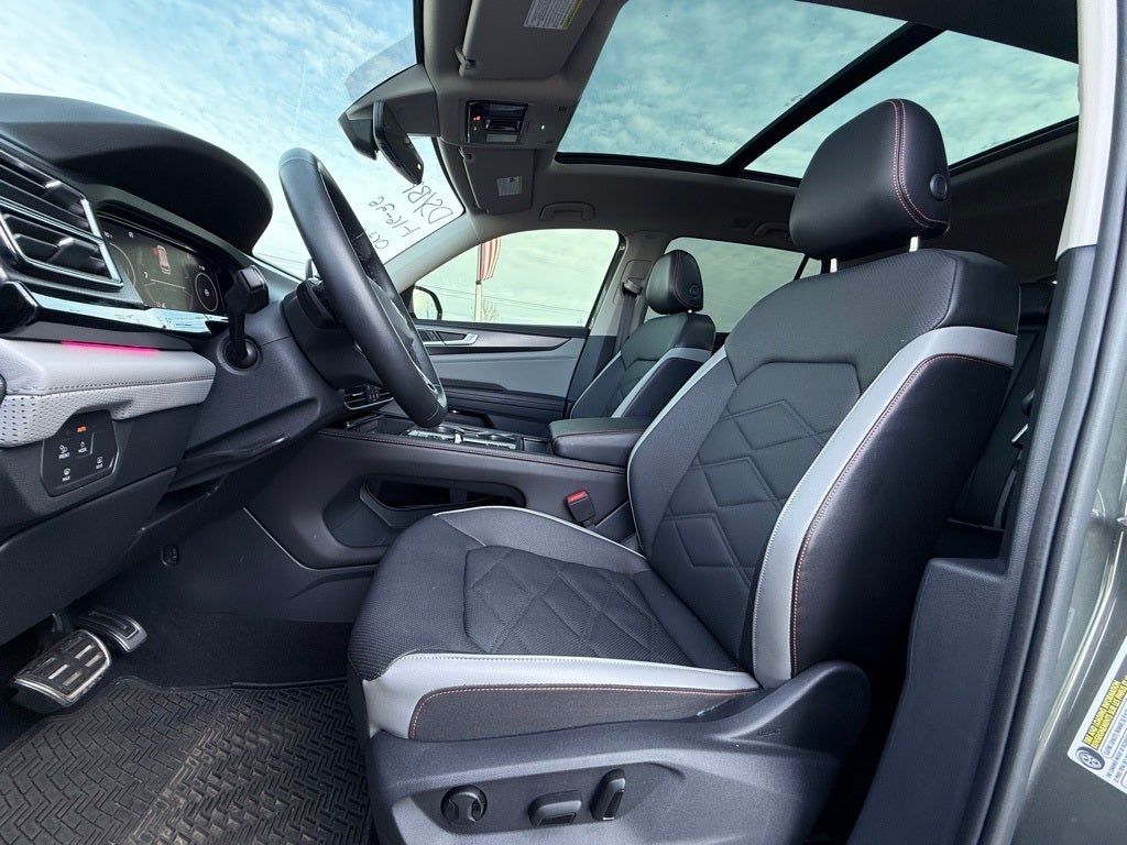 2024 Volkswagen Atlas 2.0T Peak Edition SE w/Technology lifted, wheels, tires