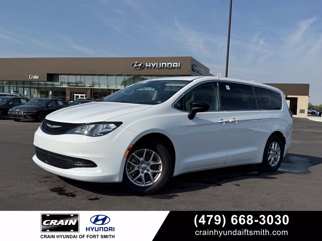 2024 Chrysler Voyager LX