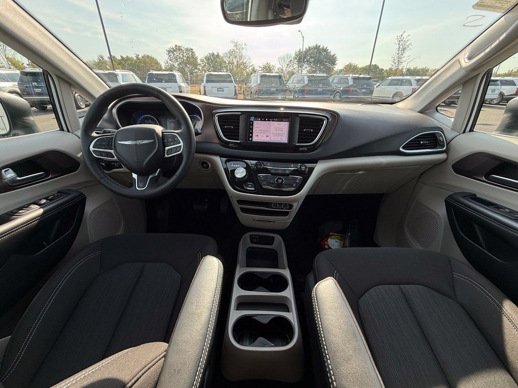 2024 Chrysler Voyager LX
