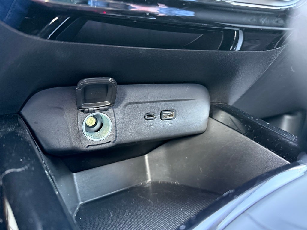 2025 Chevrolet Trax LT & FRONT PASSENGER HEATED SEATS