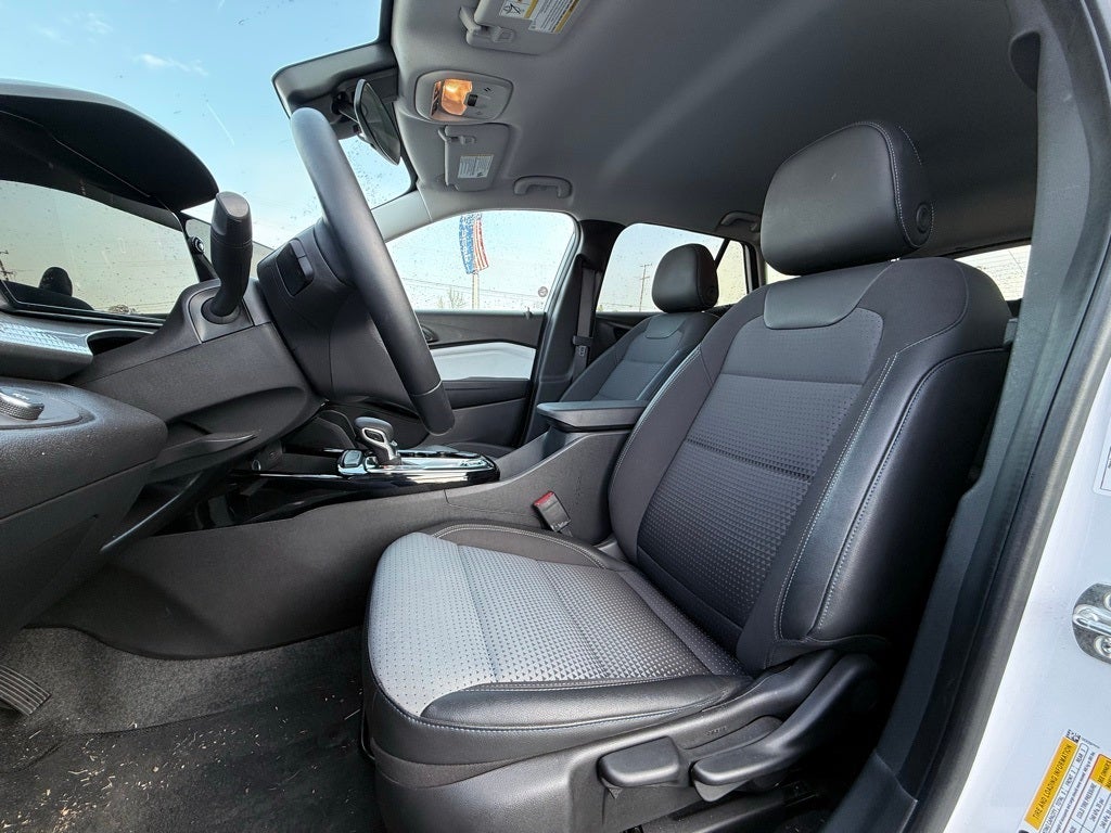 2025 Chevrolet Trax LT & FRONT PASSENGER HEATED SEATS