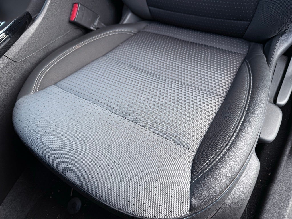 2025 Chevrolet Trax LT & FRONT PASSENGER HEATED SEATS