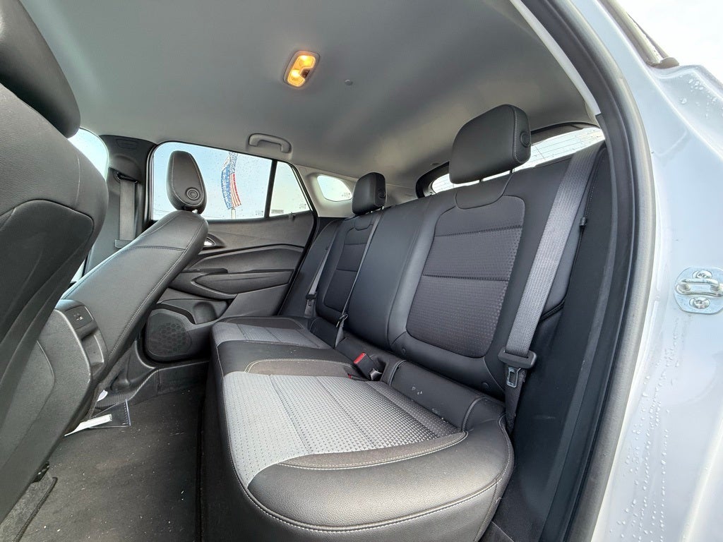 2025 Chevrolet Trax LT & FRONT PASSENGER HEATED SEATS