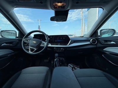 2025 Chevrolet Trax LT & FRONT PASSENGER HEATED SEATS
