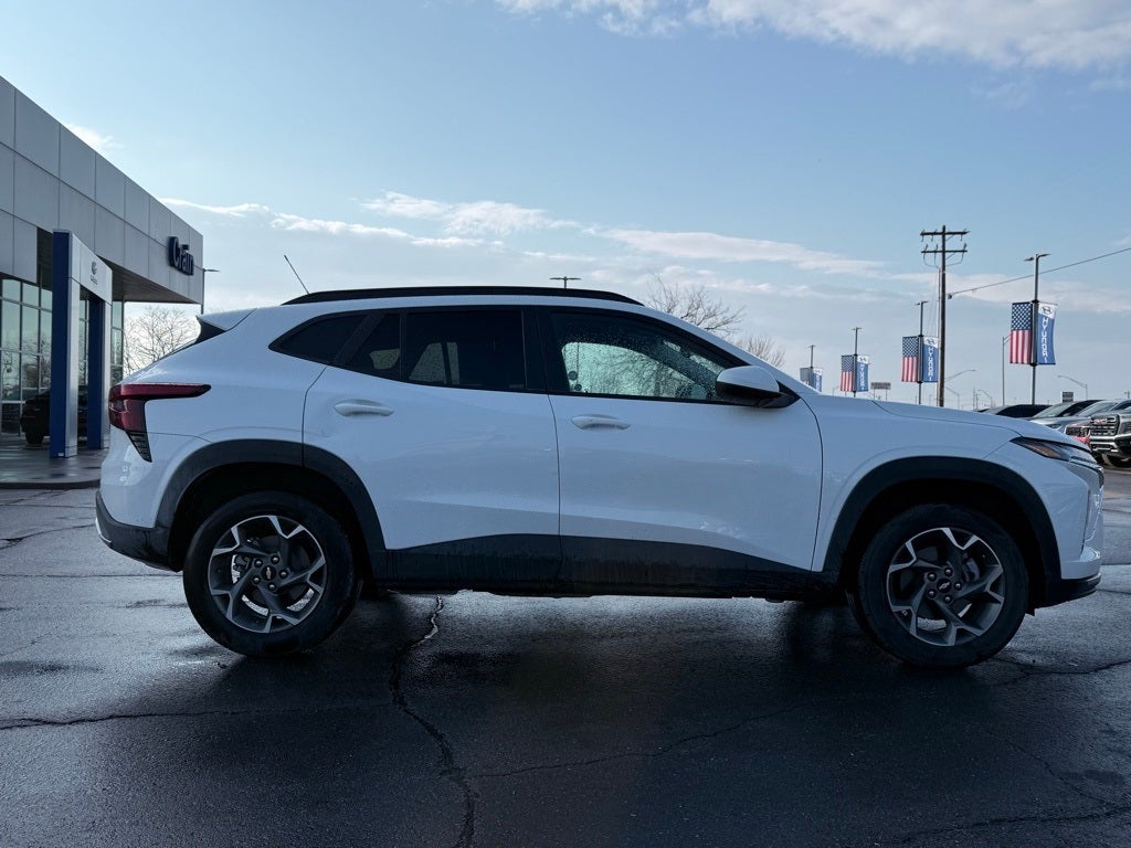 2025 Chevrolet Trax LT & FRONT PASSENGER HEATED SEATS