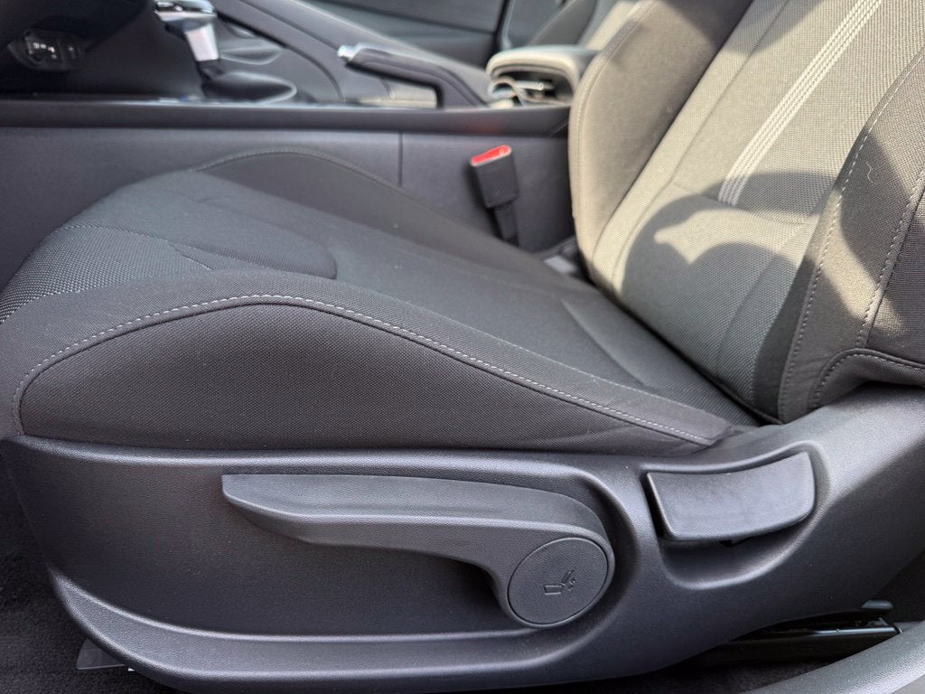 2025 Hyundai Elantra SE CPO Eligible