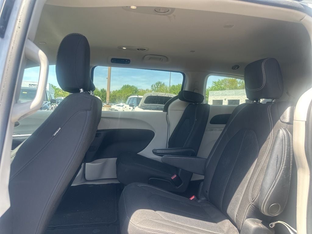 2022 Chrysler Voyager LX