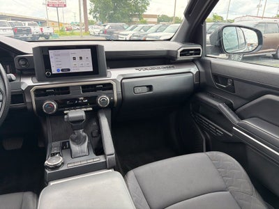 2025 Toyota Tacoma SR5 1-Owner / Clean Carfax
