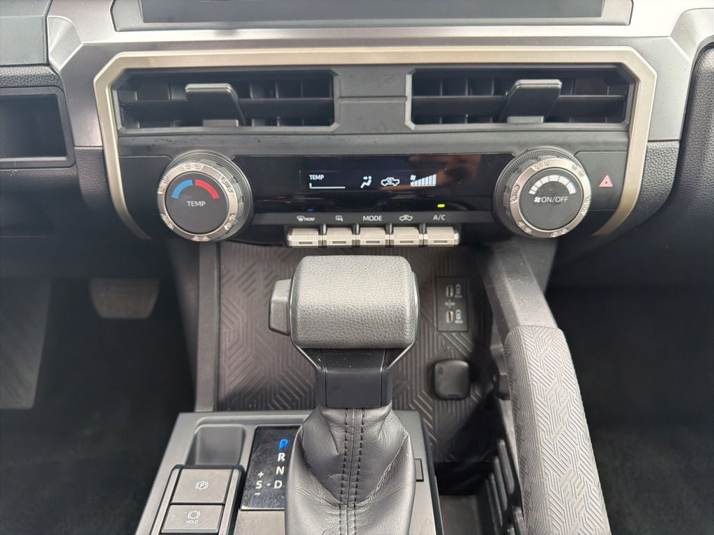 2025 Toyota Tacoma SR5 1-Owner / Clean Carfax