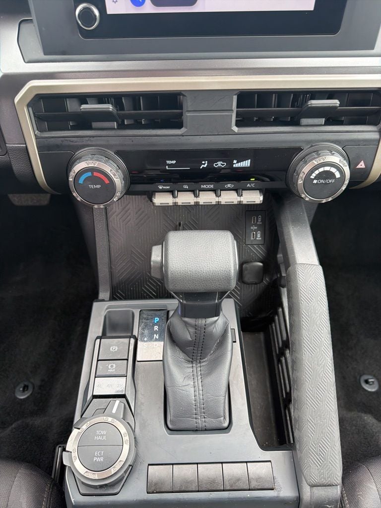 2025 Toyota Tacoma SR5 1-Owner / Clean Carfax