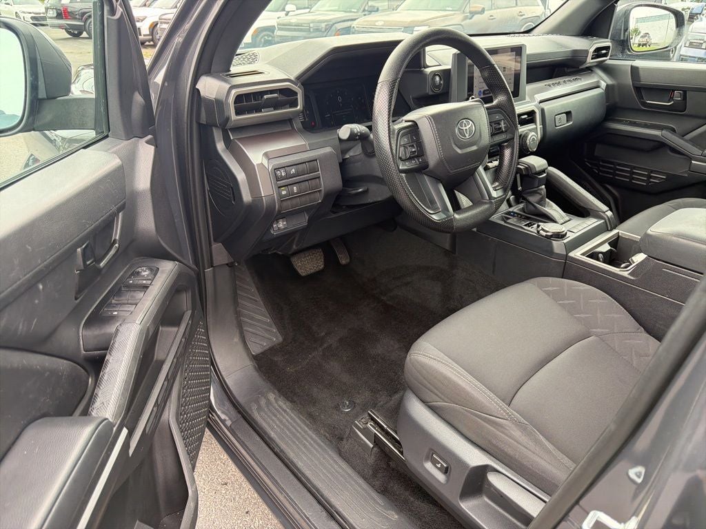 2025 Toyota Tacoma SR5 1-Owner / Clean Carfax