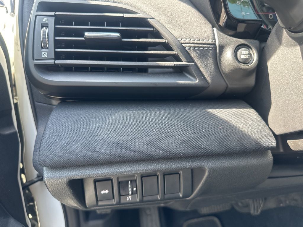 2024 Subaru Legacy Base Super Clean / STARLINK/Apple CarPlay/Android Auto