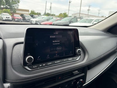 2024 Nissan Rogue S 1-Owner / Blind Spot / Rear Parking Sensors