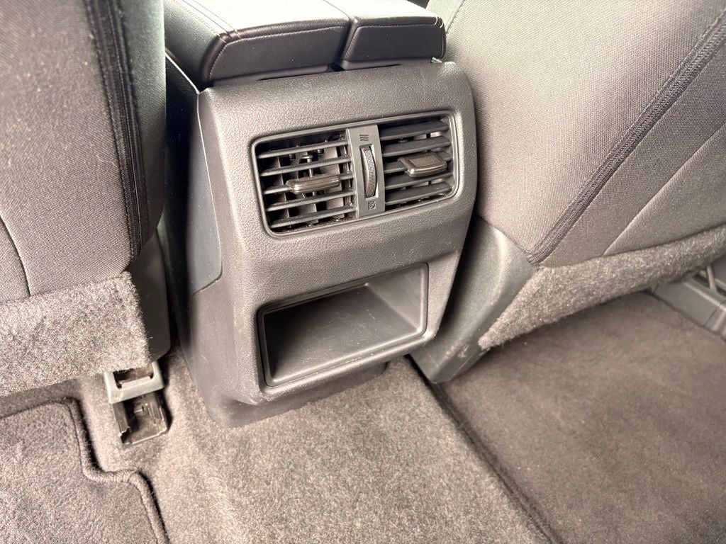 2024 Nissan Rogue S 1-Owner / Blind Spot / Rear Parking Sensors