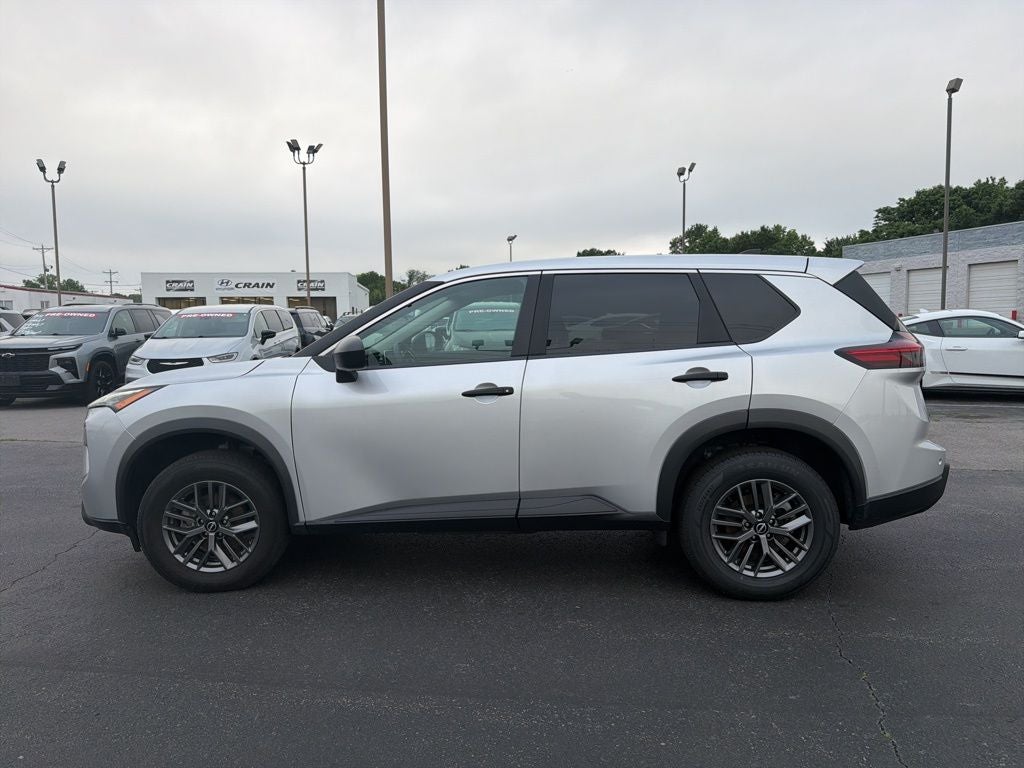2024 Nissan Rogue S 1-Owner / Rear Parking Sensors / NissanConnect fea