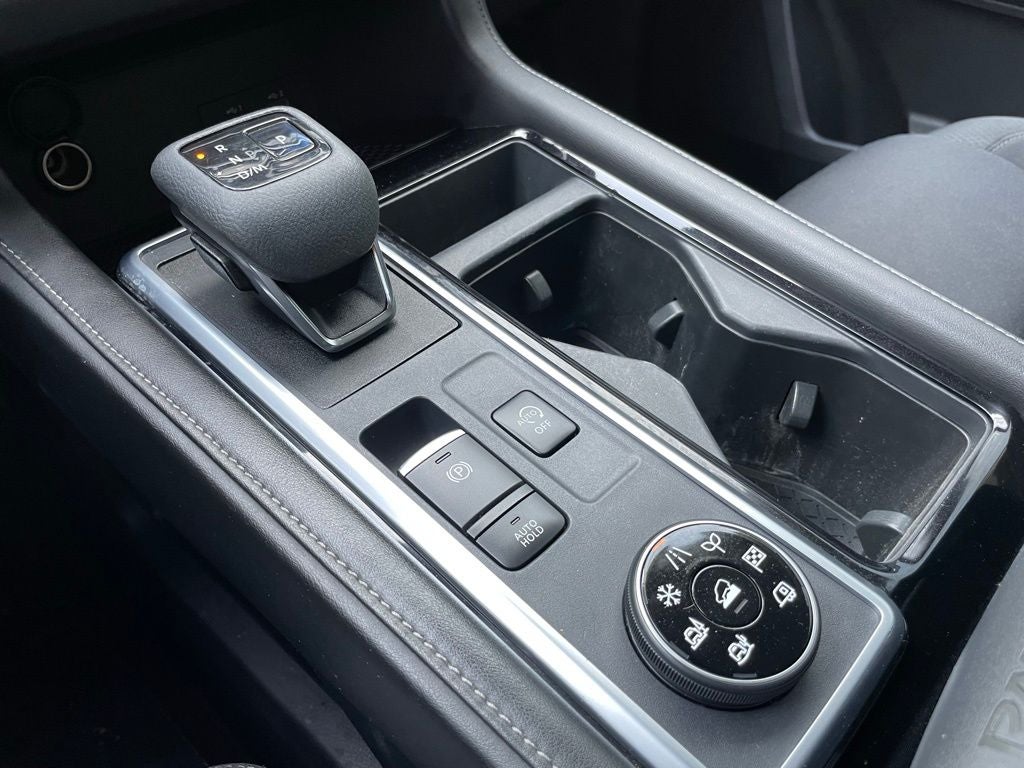 2022 Nissan Pathfinder SV 1-Owner / NissanConnect featuring Apple CarPlay an