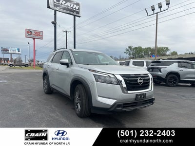2025 Nissan Pathfinder SV 1-Owner / Rear Cross Traffic Alert / Forward Colli