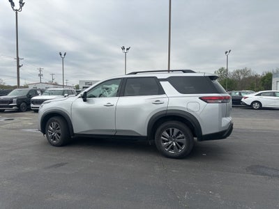 2025 Nissan Pathfinder SV 1-Owner / Rear Cross Traffic Alert / Forward Colli