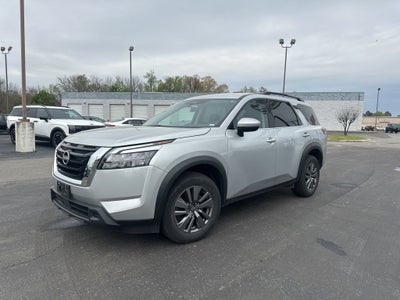 2025 Nissan Pathfinder SV 1-Owner / Rear Cross Traffic Alert / Forward Colli