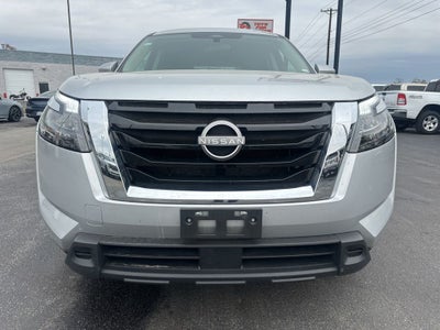 2025 Nissan Pathfinder SV 1-Owner / Rear Cross Traffic Alert / Forward Colli