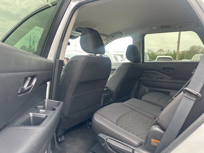 2025 Nissan Pathfinder SV 1-Owner / Rear Cross Traffic Alert / Forward Colli