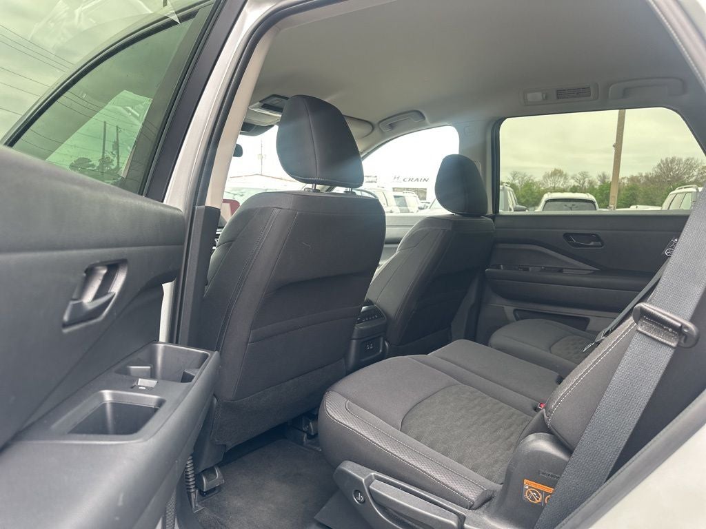 2025 Nissan Pathfinder SV 1-Owner / Rear Cross Traffic Alert / Forward Colli
