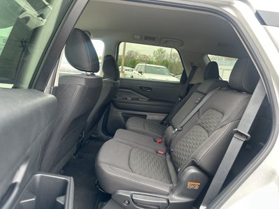2025 Nissan Pathfinder SV 1-Owner / Rear Cross Traffic Alert / Forward Colli