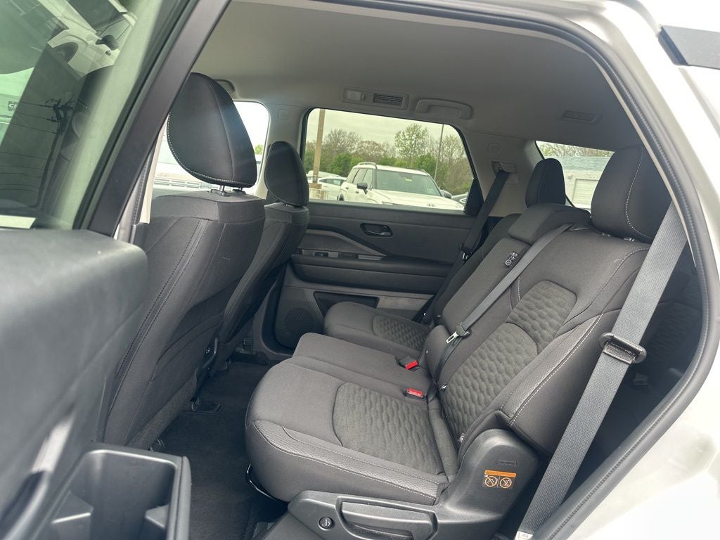 2025 Nissan Pathfinder SV 1-Owner / Rear Cross Traffic Alert / Forward Colli