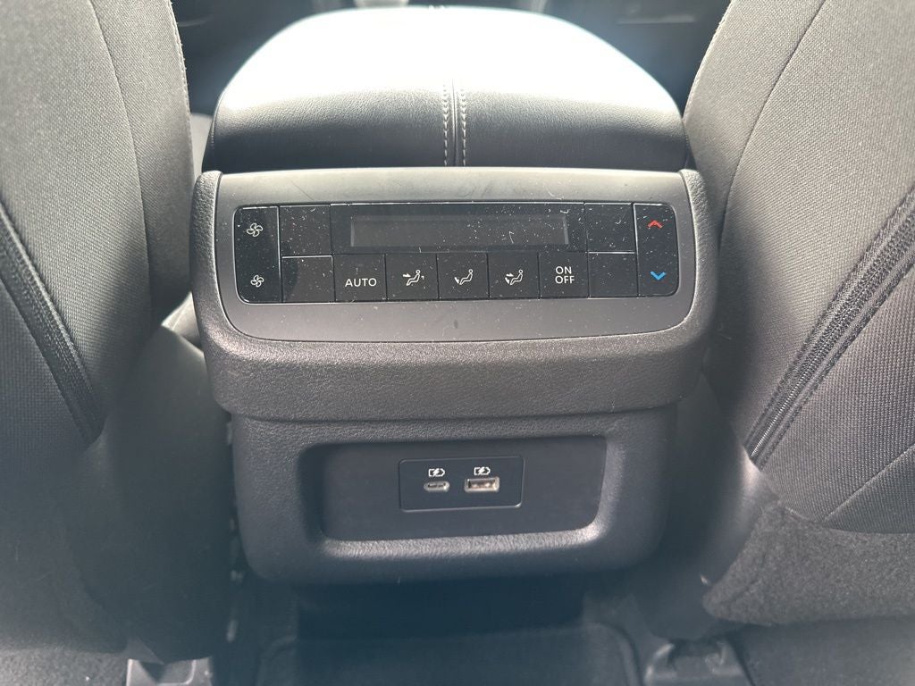 2025 Nissan Pathfinder SV 1-Owner / Rear Cross Traffic Alert / Forward Colli