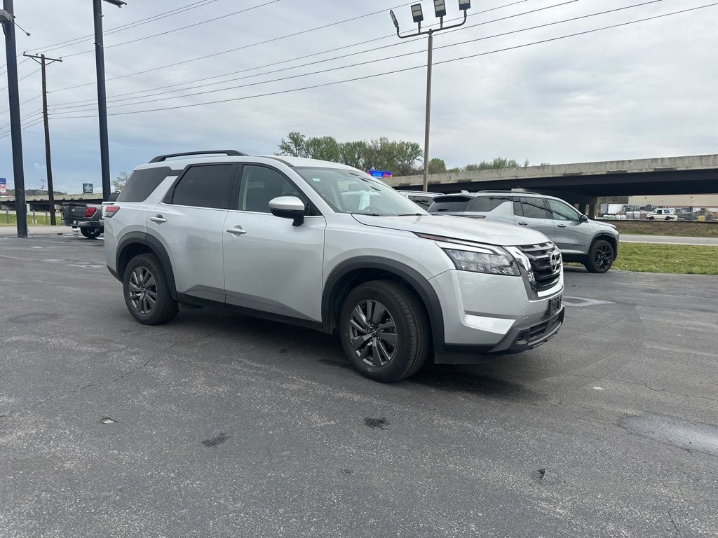 2025 Nissan Pathfinder SV 1-Owner / Rear Cross Traffic Alert / Forward Colli